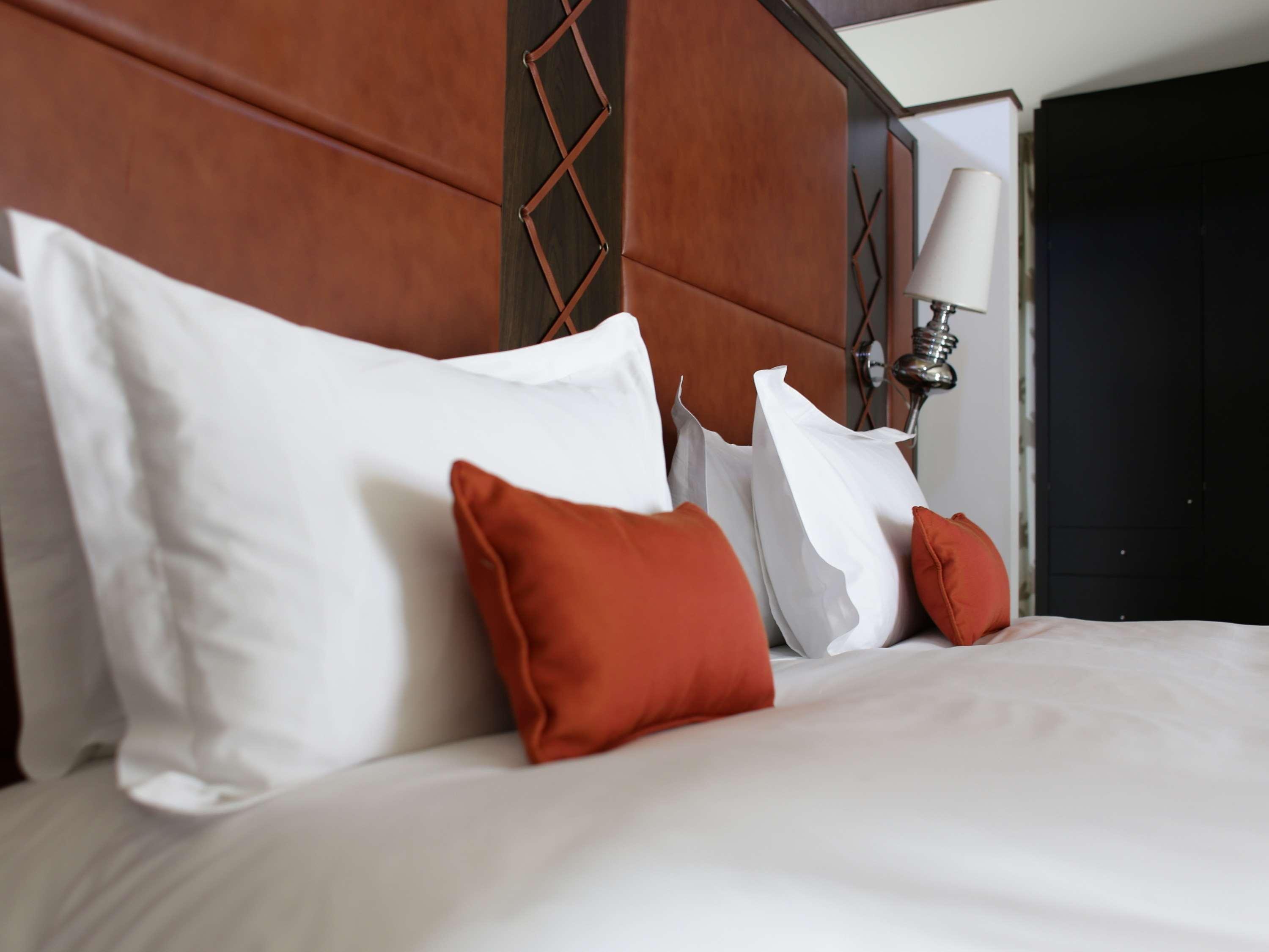 Sofitel Montevideo Casino Carrasco & Spa Zewnętrze zdjęcie A bed with pillows