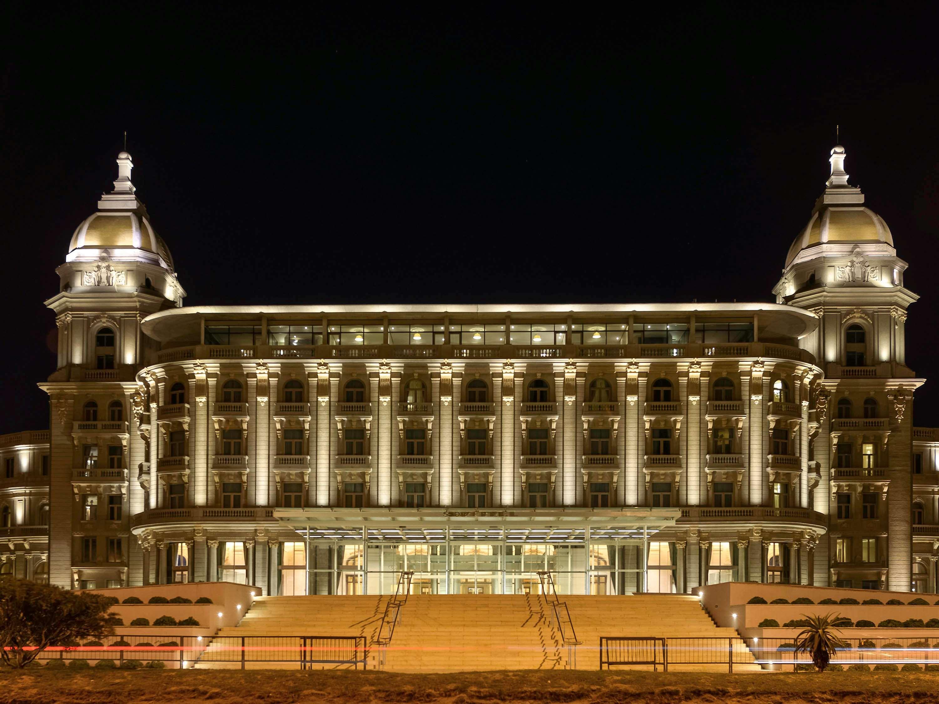 Sofitel Montevideo Casino Carrasco & Spa Zewnętrze zdjęcie The Grand Hotel at night