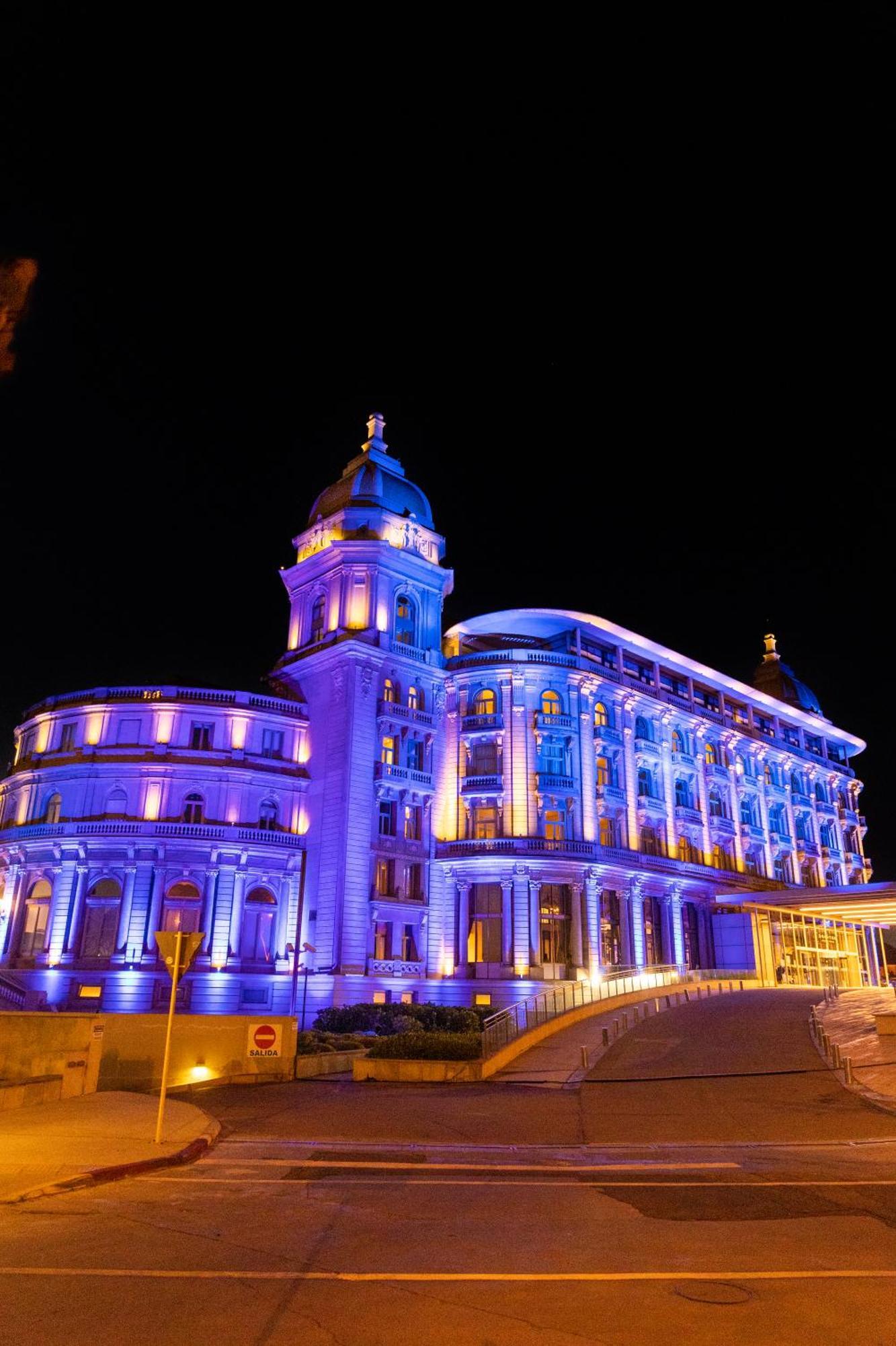 Sofitel Montevideo Casino Carrasco & Spa Zewnętrze zdjęcie The hotel at night