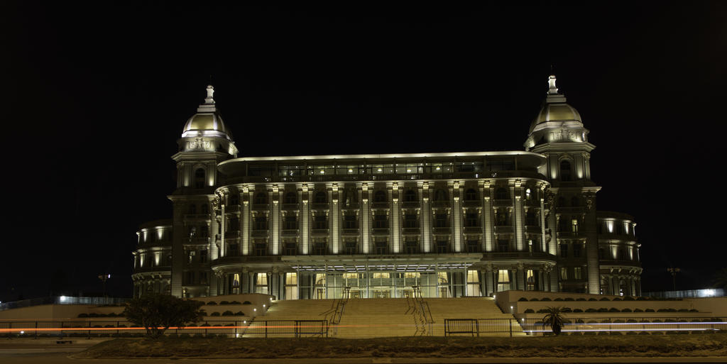 Sofitel Montevideo Casino Carrasco & Spa Zewnętrze zdjęcie The Grand Hotel at night